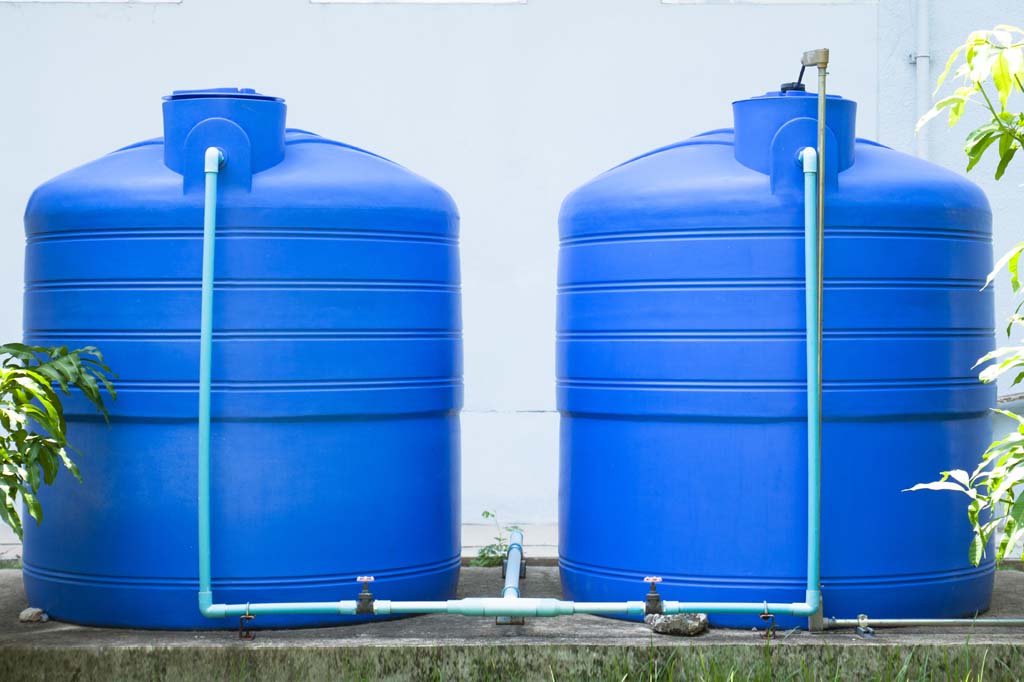 Plastic liquid storage tanks